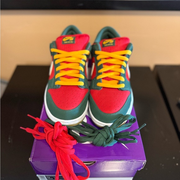 Colorful Low-Top Sneakers - Picture 3 of 4